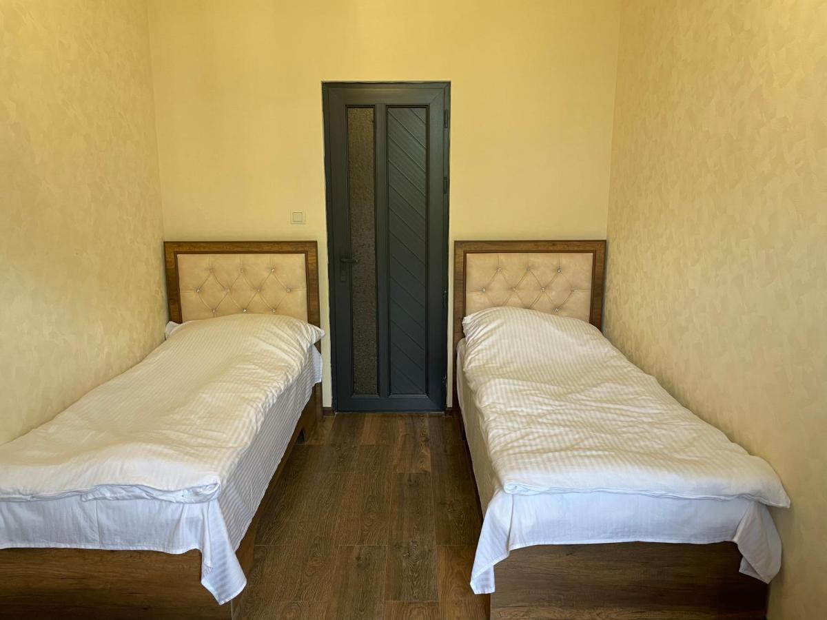 Yolyans Hotel Ґоріс Екстер'єр фото