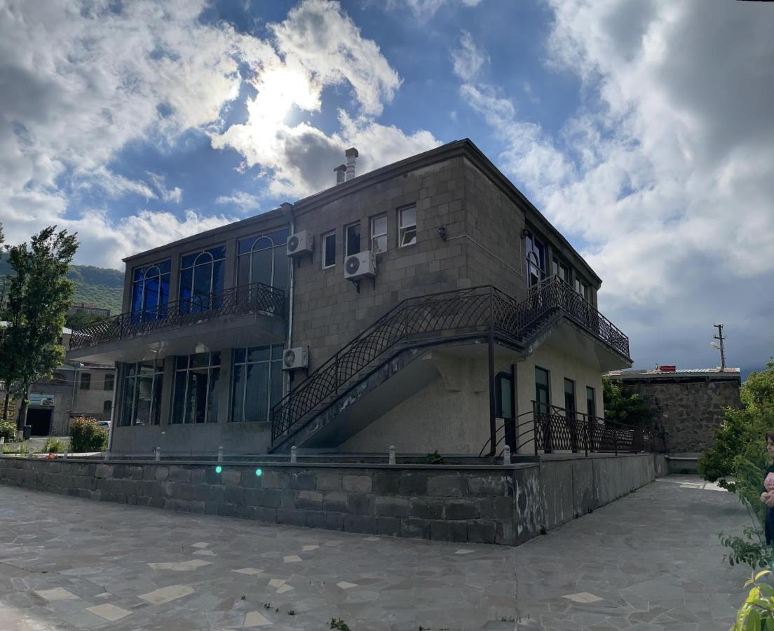 Yolyans Hotel Ґоріс Екстер'єр фото