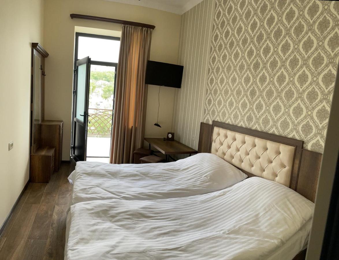 Yolyans Hotel Ґоріс Екстер'єр фото